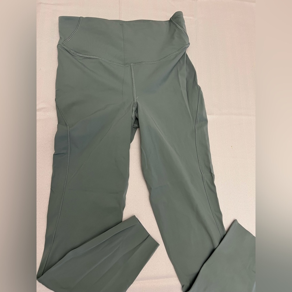 Lululemon Base Pace Tight 25” in Teal